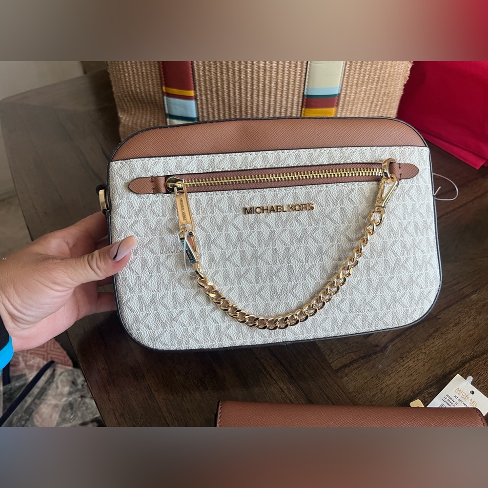Michael kors cross body w/ wallet